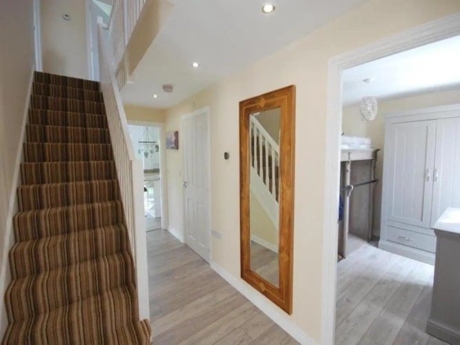 4 Bedrooms Cottage