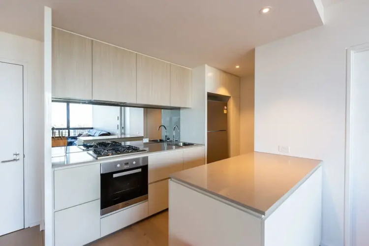 Sabrina, 2BDR Docklands Apartment