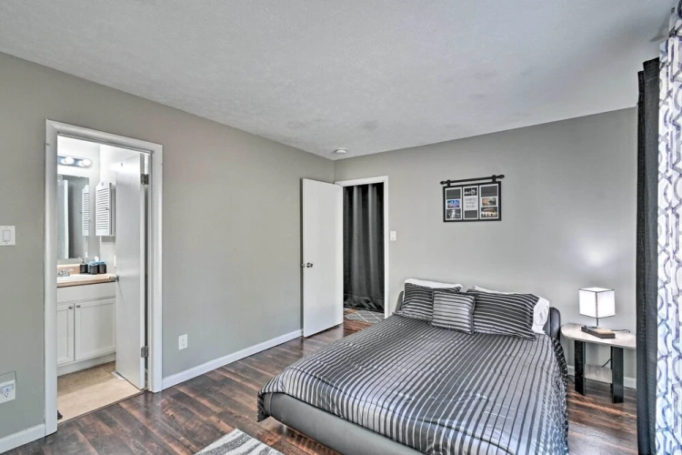 3 Bedrooms Apartment