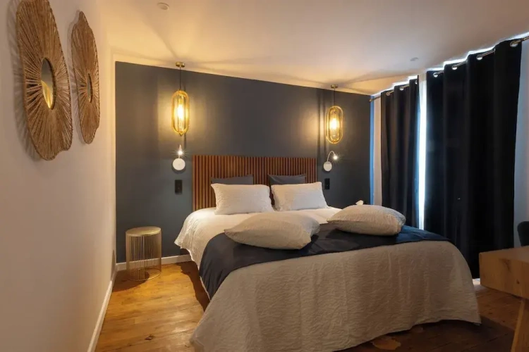 Standard Double room with city view