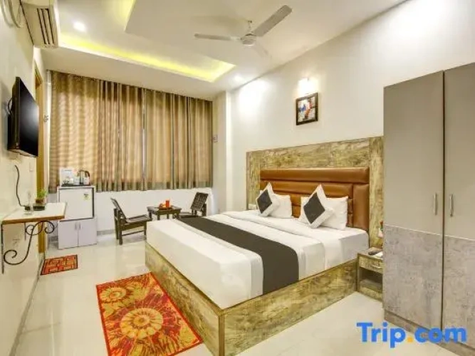 Deluxe Double room with city view