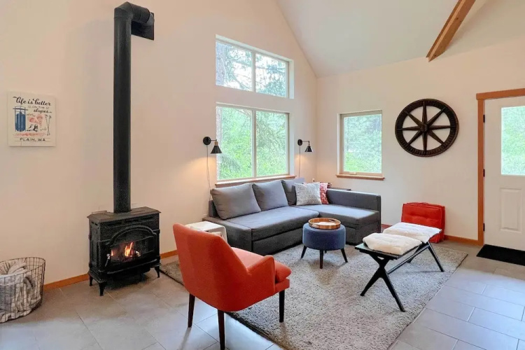 Modern Beaver Valley Cabin w/ Hot Tub & Games!