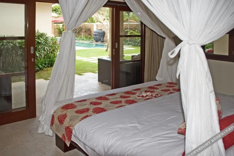 Villa JaclanOver view