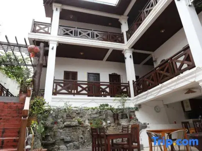 We House Guest Hotel