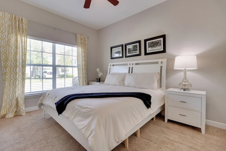 4 Bedrooms Apartment