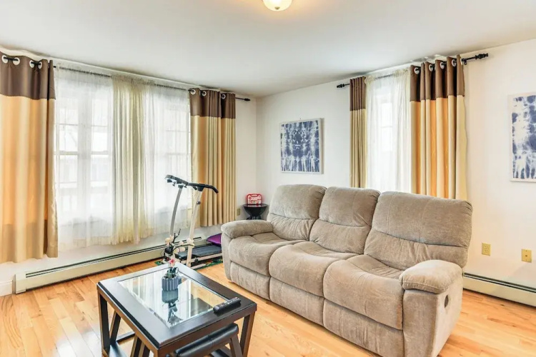 1 Mi to Downtown & Palladium: Worcester Getaway!
