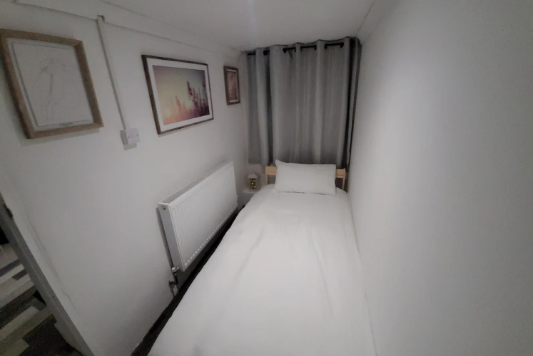 Hidden Treasure- 2 Beds Sleeps 3 Gillingham