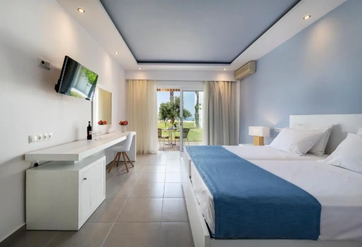 Superior Double room with partial sea view