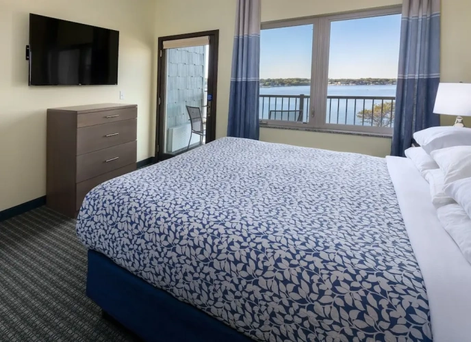 Standard Double room with lake view
