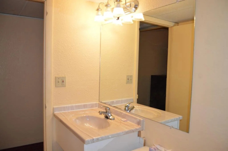 Travelers Inn