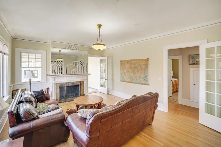 1 Mi to Pendleton Round-up: Historic 'elnor' Home