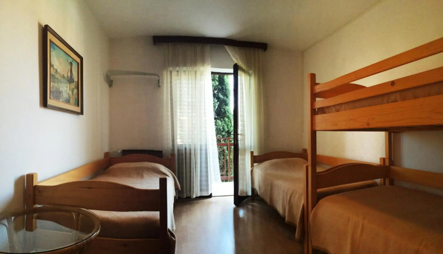 Rooms and apartment Ana