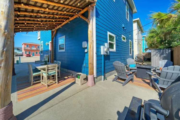 Pool Cabana, Backyard W/ Fire Pit, Walk To The Beach Villa Reel By Avantstay - Port Aransas, TX