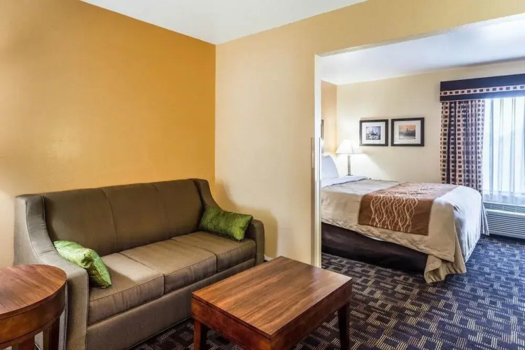 Comfort Inn & Suites