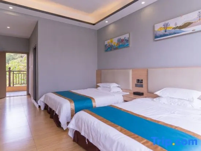 Standard Twin room with mountain view