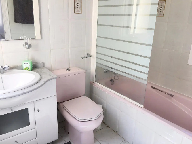 2056 - Apt with terrace sea view