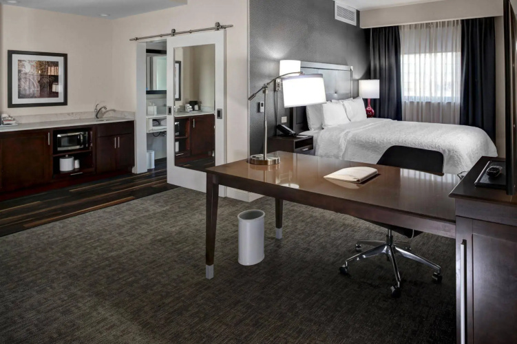 Hampton Inn & Suites Richmond - Downtown