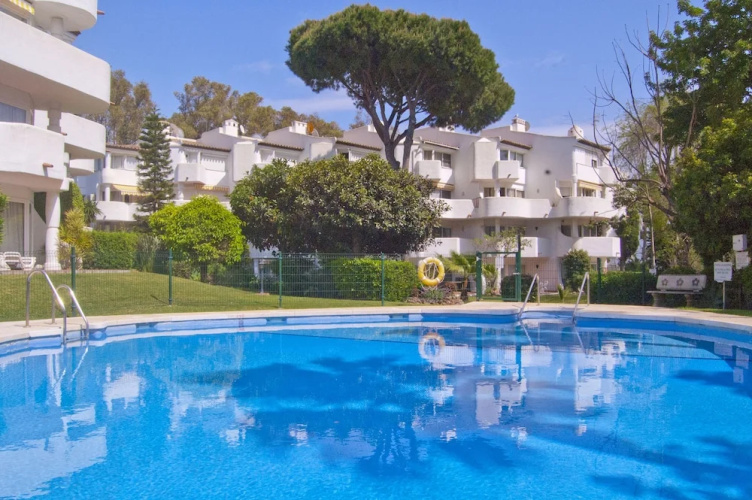 Spacious duplex apartment near the beach