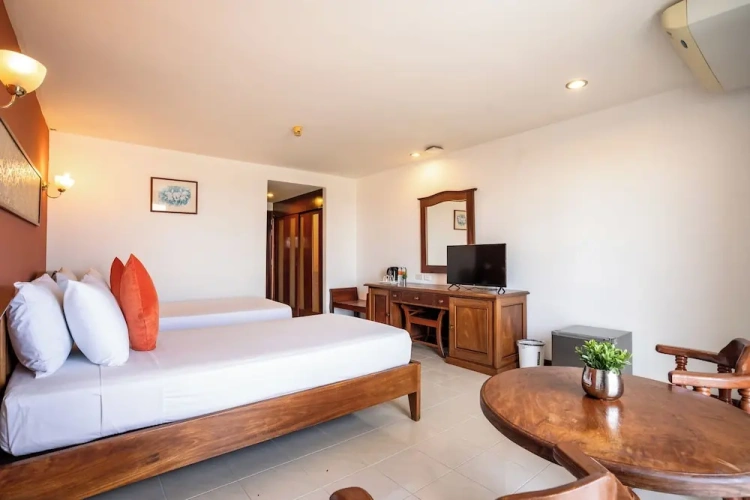 Superior Twin room with balcony and with city view