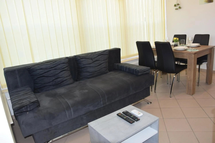 COMFY and BRIGHT Apartment