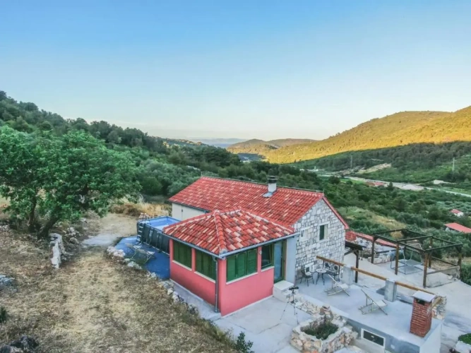 3 Bedrooms Cottage