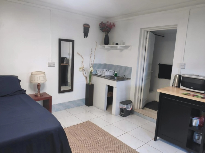 Garden Studio Flat Mango Walk