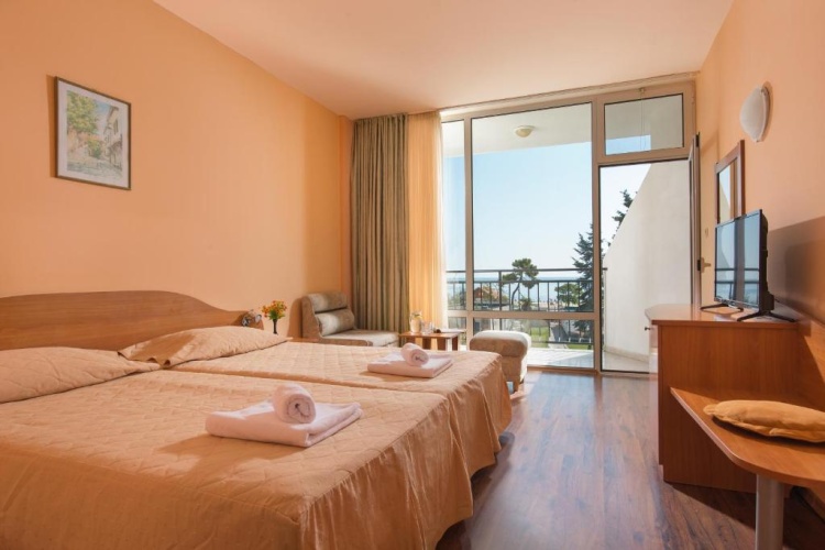 Standard Twin room with balcony and with sea view