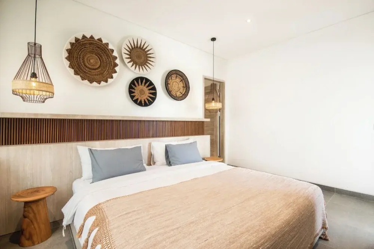 Spectacular 4BR Villa, 400m to Beachfront Elegance