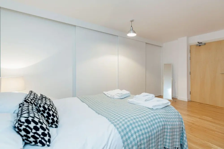 2 Bedrooms Apartment