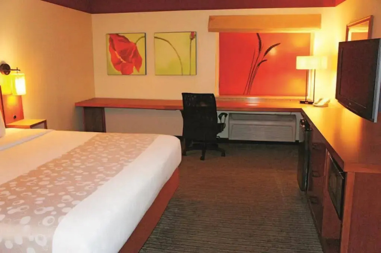 Magnolia Inn and Suites