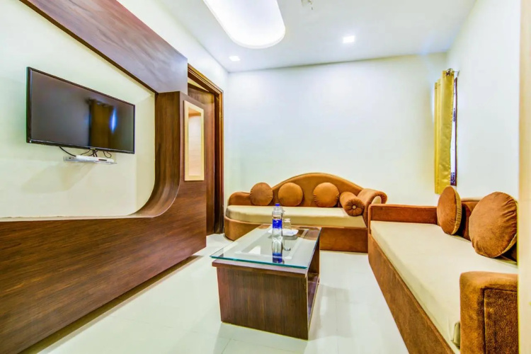 Fabhotel Nayyar Inn