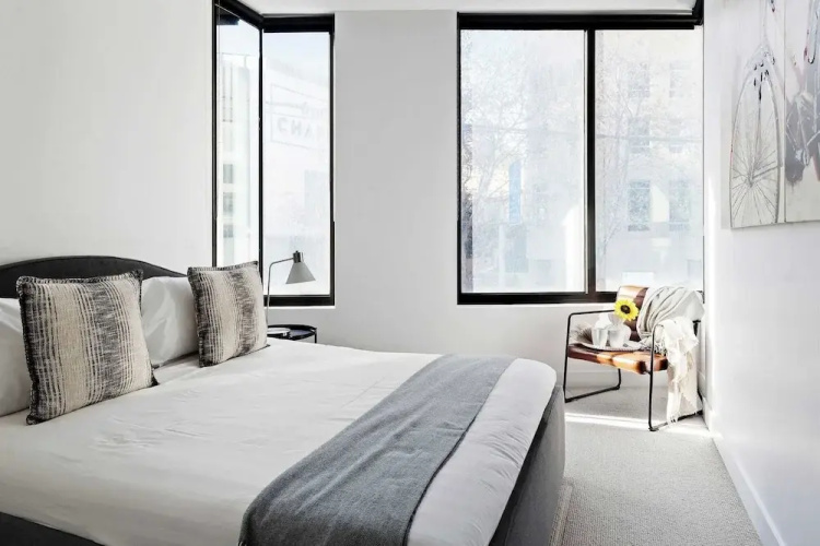 A Cozy 2BR Apt Right on Buzzing Chapel Street