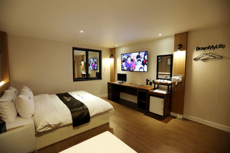 Two Heart Hotel
