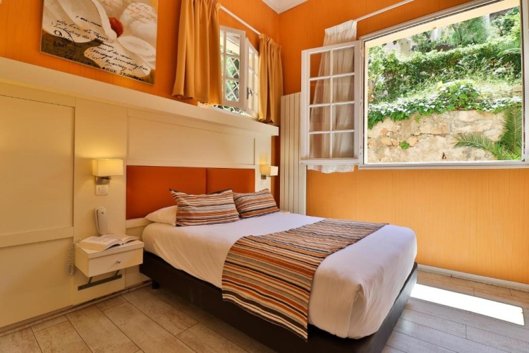 Standard Quadruple Duplex room with garden view