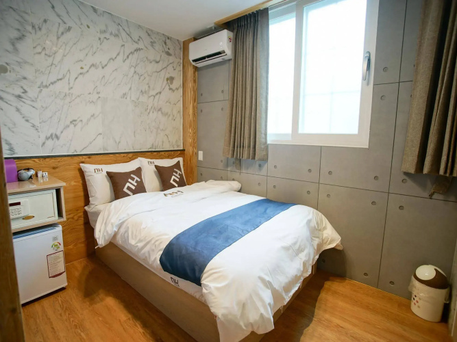 DH Sinchon Guesthouse