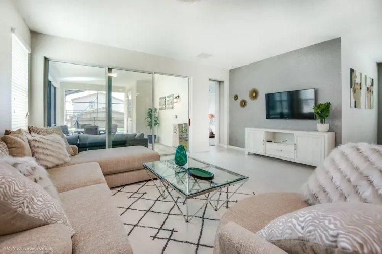 7 Bed 5 Ba Villa with Games, Pool & Spa