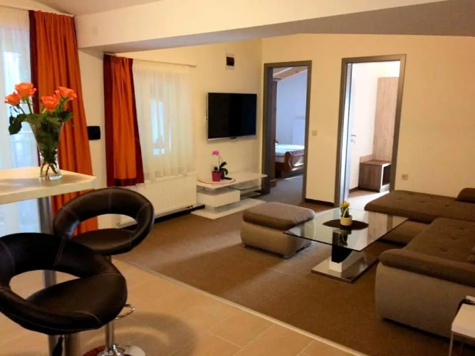 2 Bedrooms Apartment