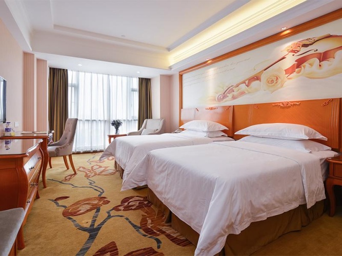 Standard Twin room with lake view