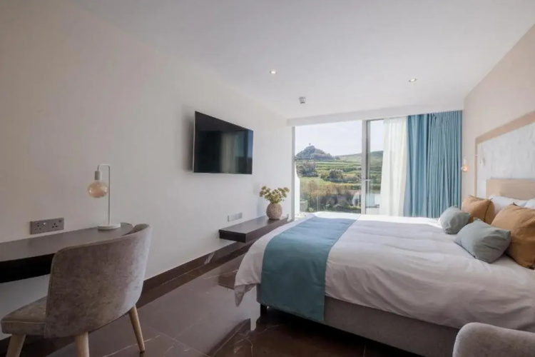 Reef Hotel & Spa