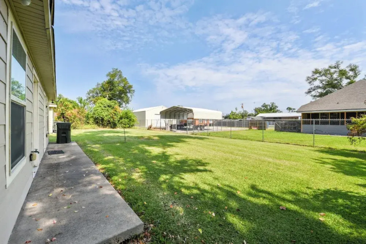 Lovely Lake Charles Duplex in Central Location!