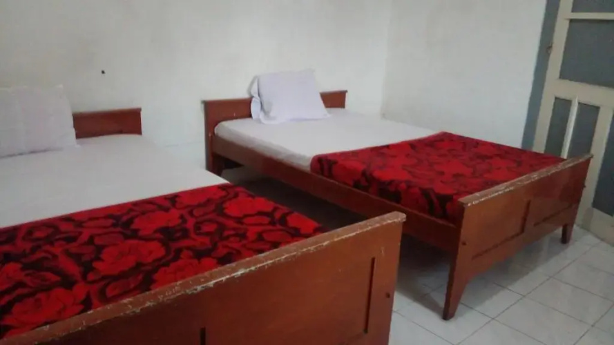 Hotel Raya by OYO Rooms