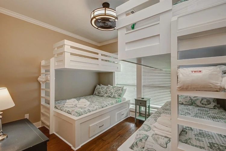 4 Bedrooms Cottage