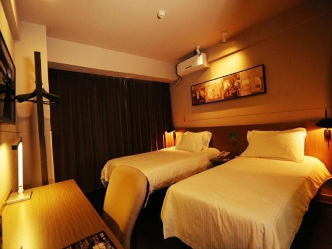 Standard Twin room with view