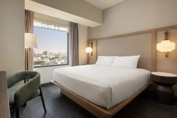 Standard Double room with city view