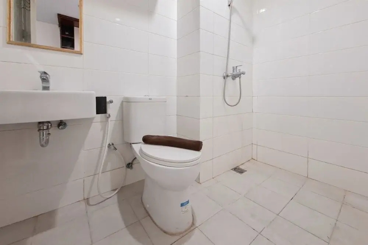 Basic Studio Room Apartment At Tuscany Residence