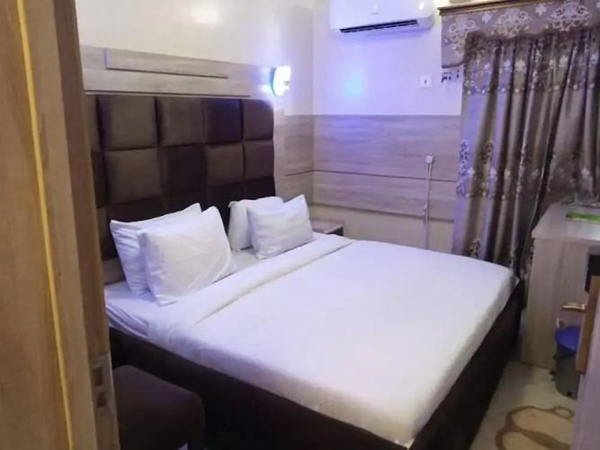 E- Exclusive Hotel