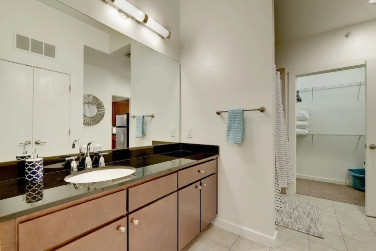 StayLo Luxury 1 Bedroom Apartment