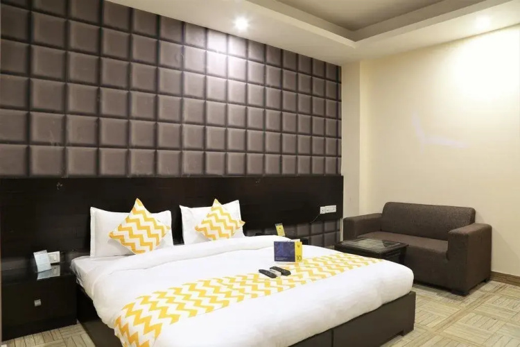 FabHotel Aksh Palace I