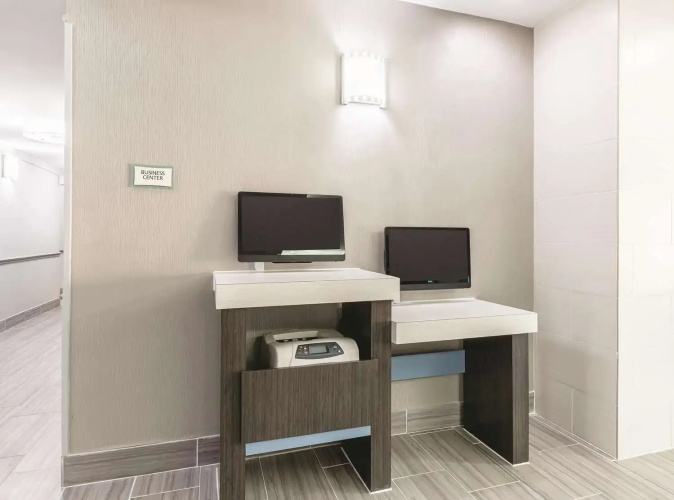 Platinum Inn & Suites Webster