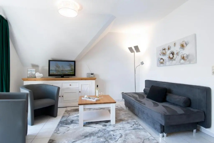 Alte Bergstrasse 6, Wohnung 8